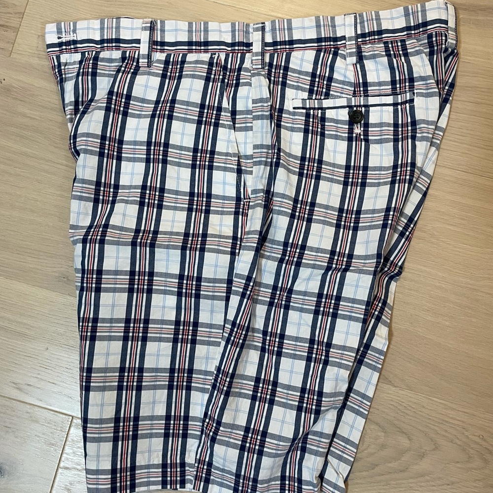 Izod plaid shorts